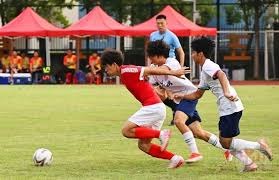 阿图什少年足球团队展示民族团结力量